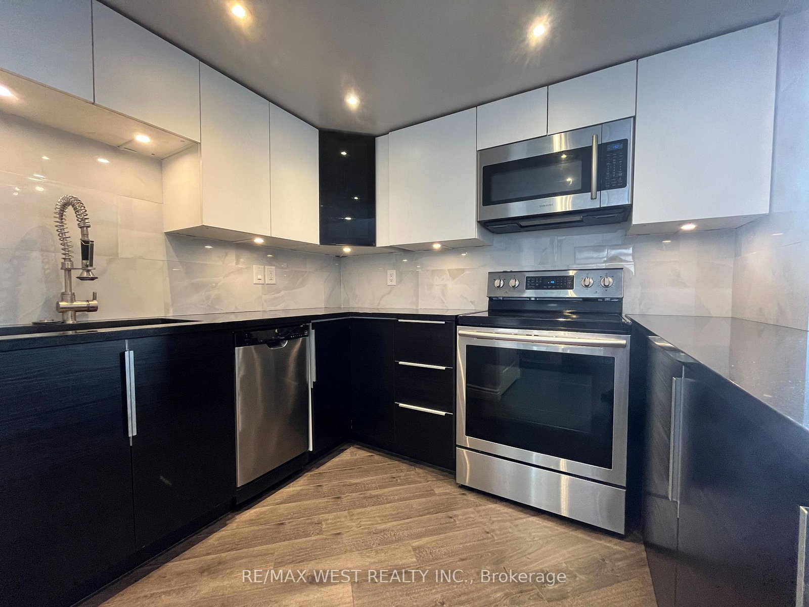 300-webb-drive-mississauga-ontario-w13054904