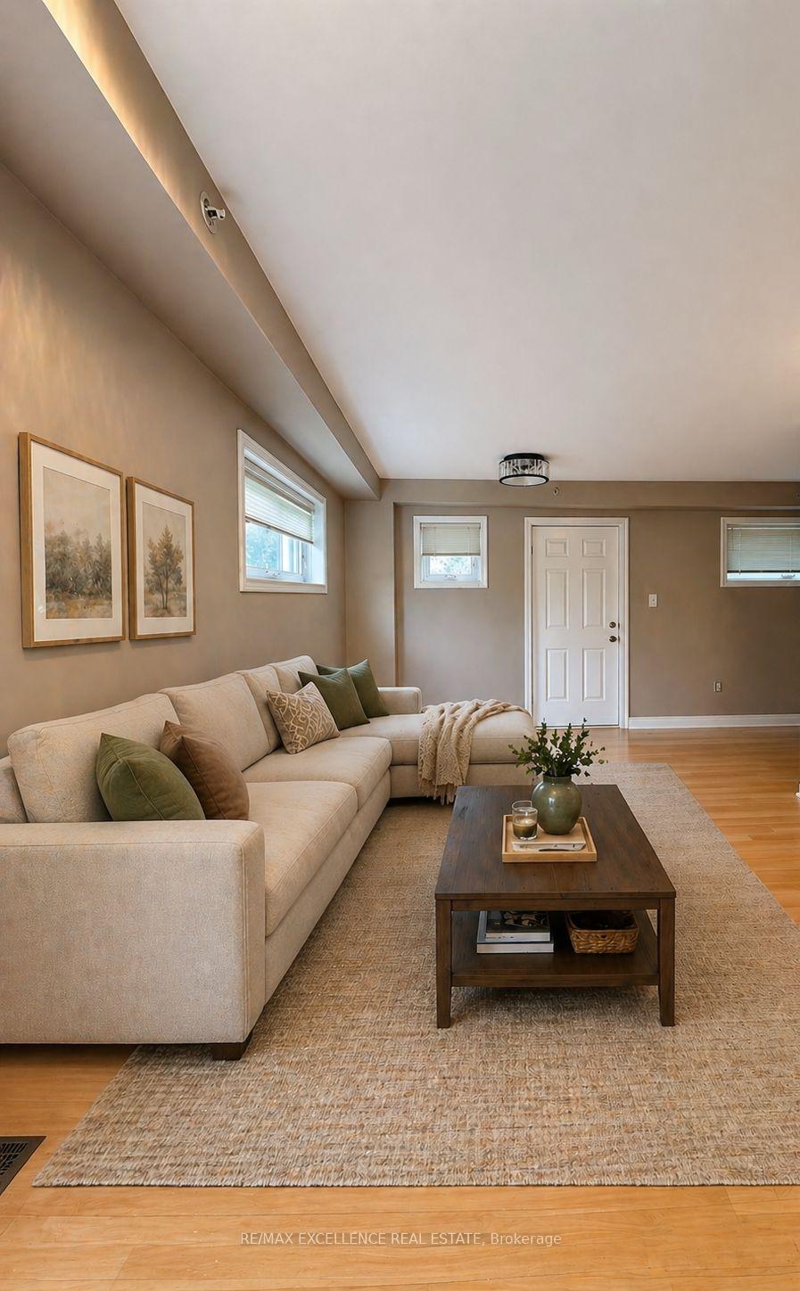 20-c-hoskins-square-brampton-ontario-w13055046