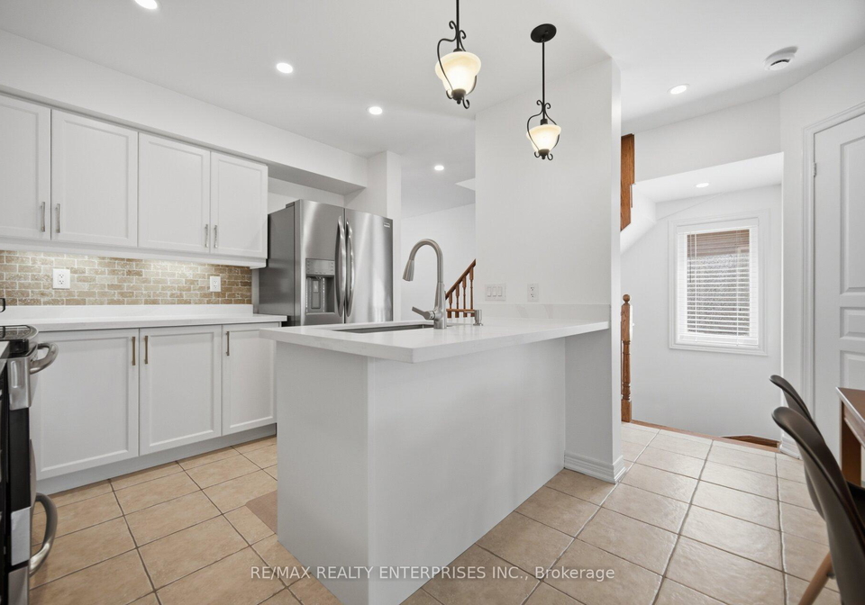 2339-saddlecreek-crescent-oakville-ontario-w13055608