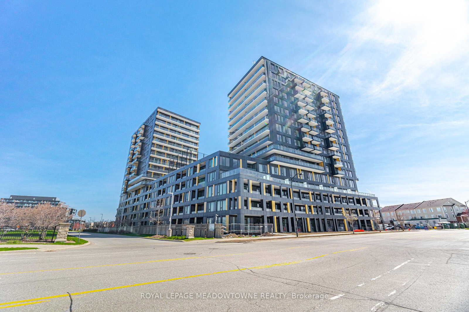 4878-powers-common-burlington-ontario-w13055702