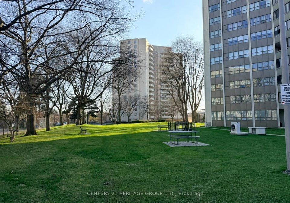 2323-confederation-parkway-mississauga-ontario-w13055714