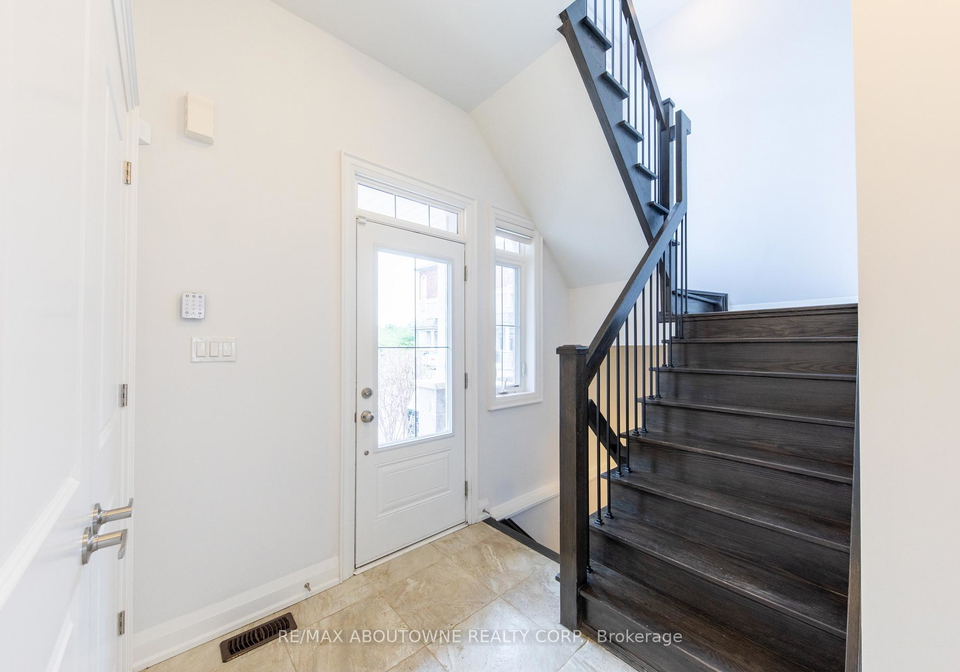 2015-deerview-common-oakville-ontario-w13055808