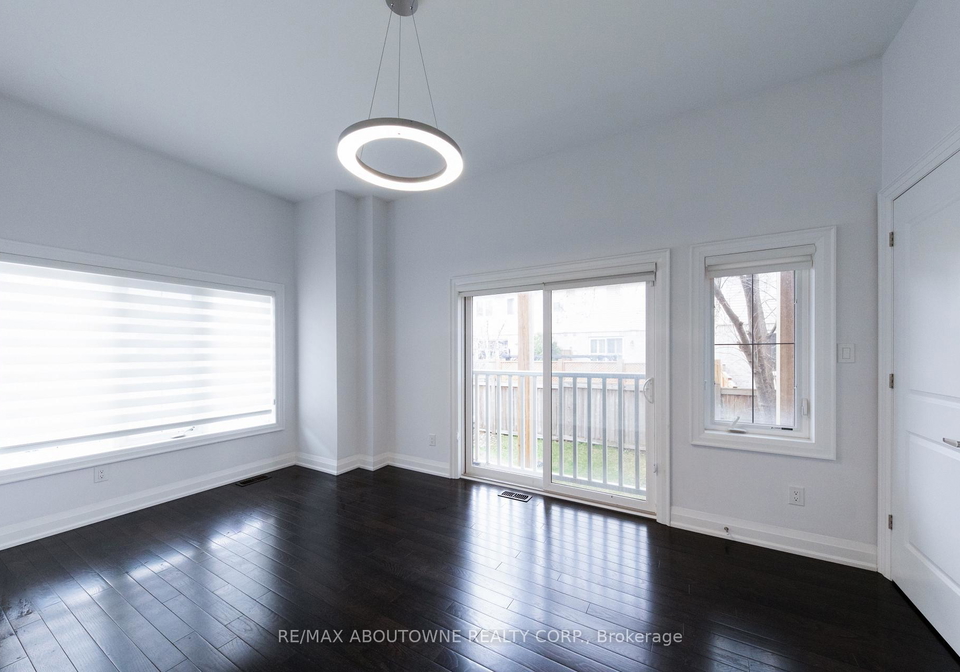 2015-deerview-common-oakville-ontario-w13055808