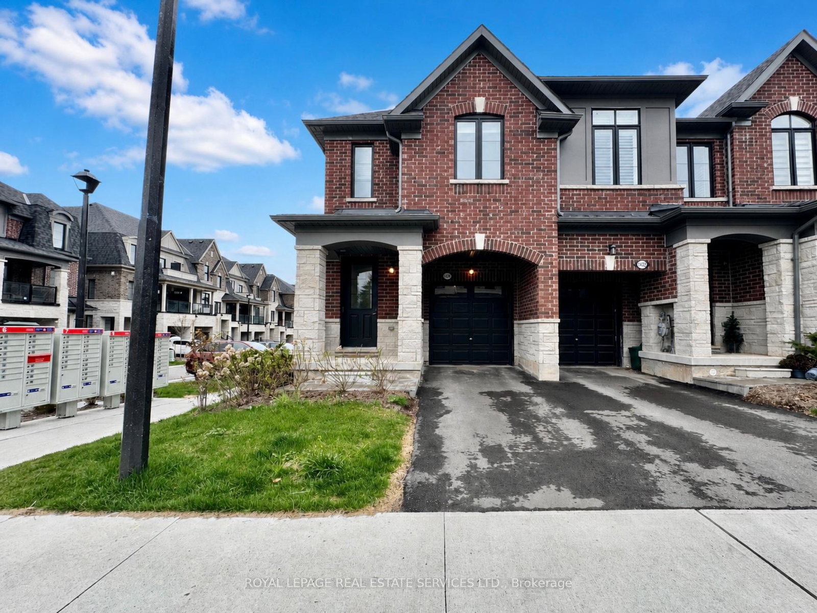 1434-national-common-burlington-ontario-w13055910