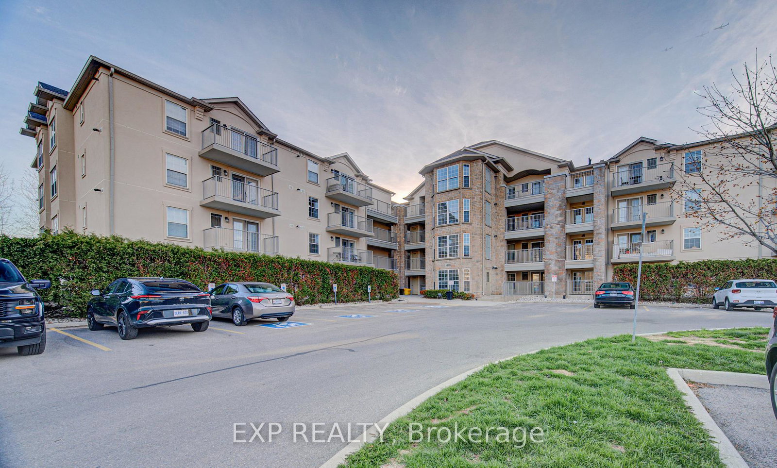 1490-bishops-gate-oakville-ontario-w13055916