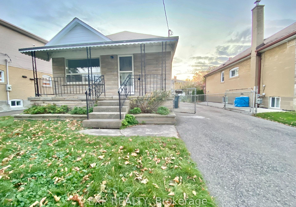158-hallmark-avenue-etobicoke-ontario-w13056504