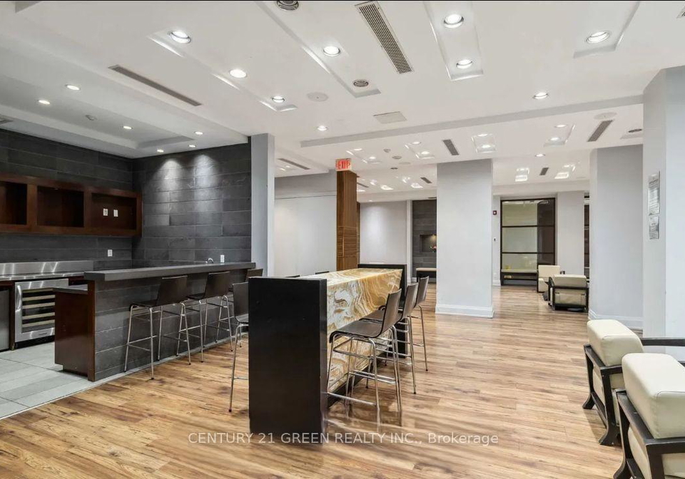 310-burnhamthorpe-road-w-mississauga-ontario-w13056758