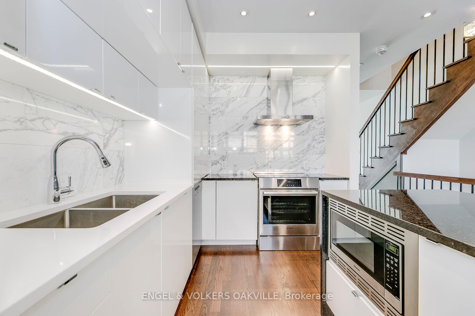 227-huguenot-road-oakville-ontario-w13057002