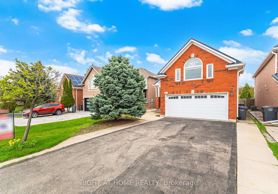 6113-maple-gate-circle-mississauga-ontario-w13057116