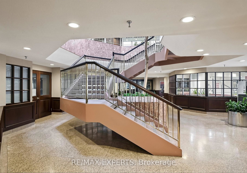 1300-islington-avenue-etobicoke-ontario-w13057966