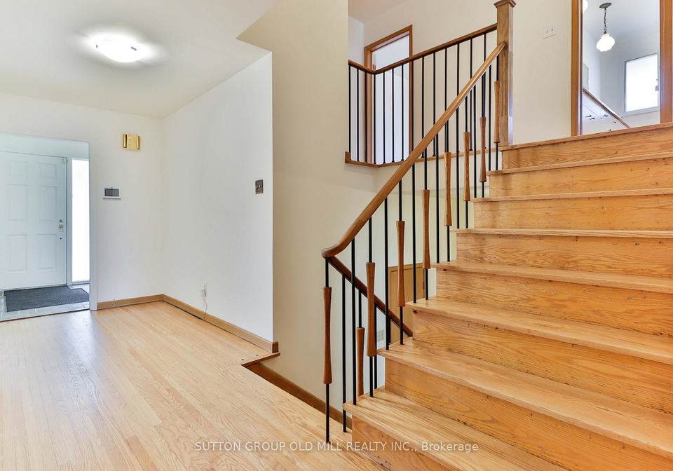 32-hunting-ridge-etobicoke-ontario-w13057996
