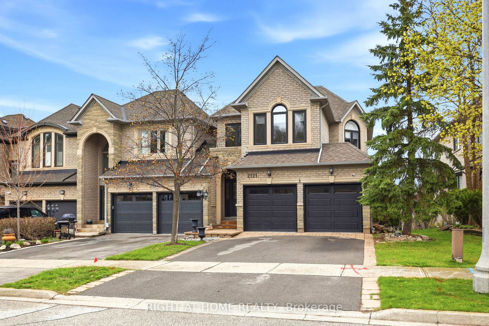 2121-pinevalley-crescent-oakville-ontario-w13058180