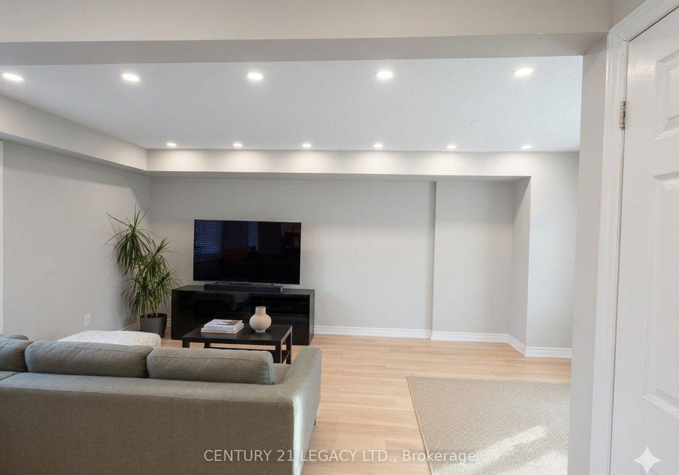 5-haida-square-brampton-ontario-w13058394