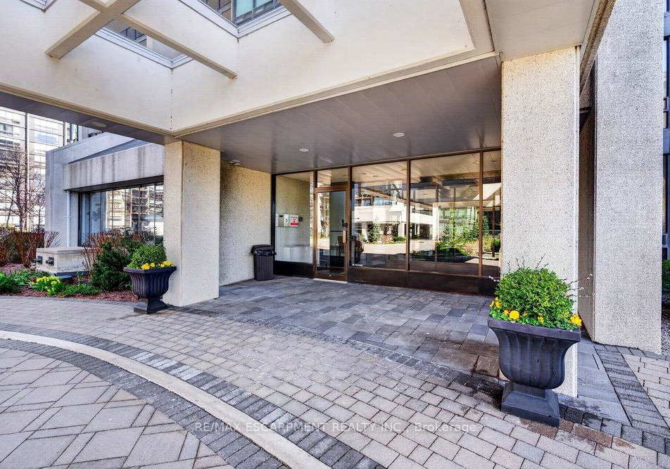 2170-marine-drive-oakville-ontario-w13058946