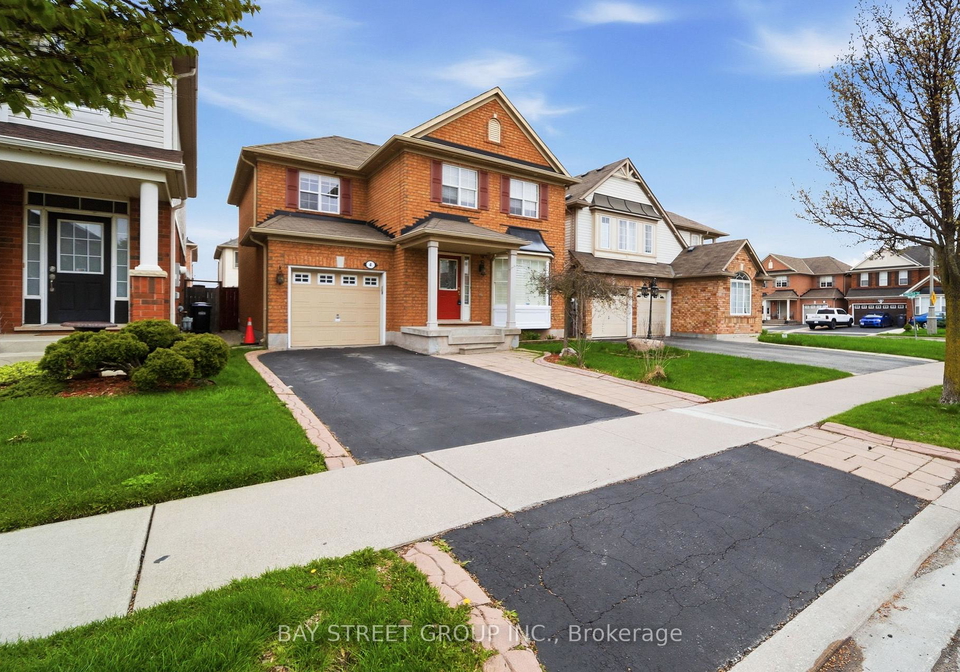 4-decker-hollow-circle-brampton-ontario-w13059602