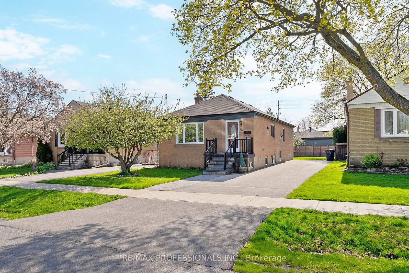 46-stock-avenue-etobicoke-ontario-w13059630