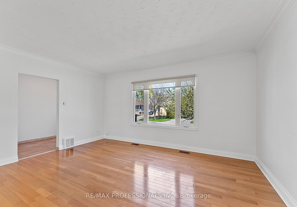 46-stock-avenue-etobicoke-ontario-w13059630