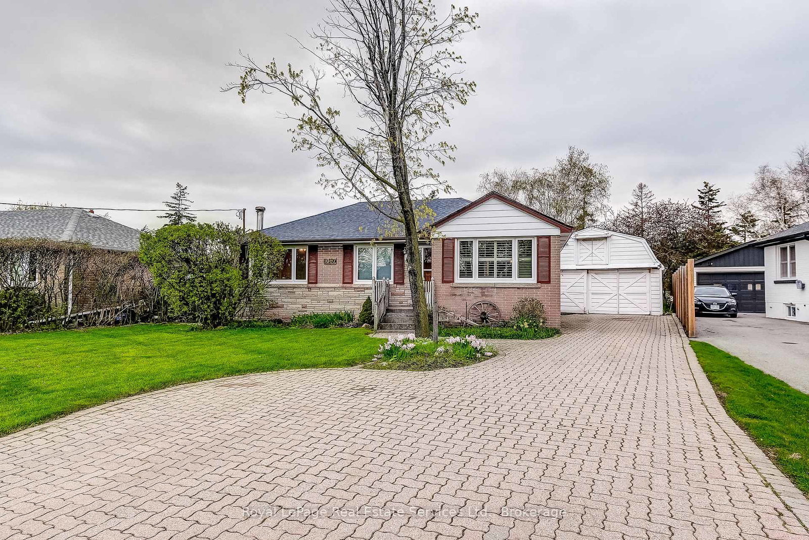 1067-pinegrove-road-oakville-ontario-w13060208