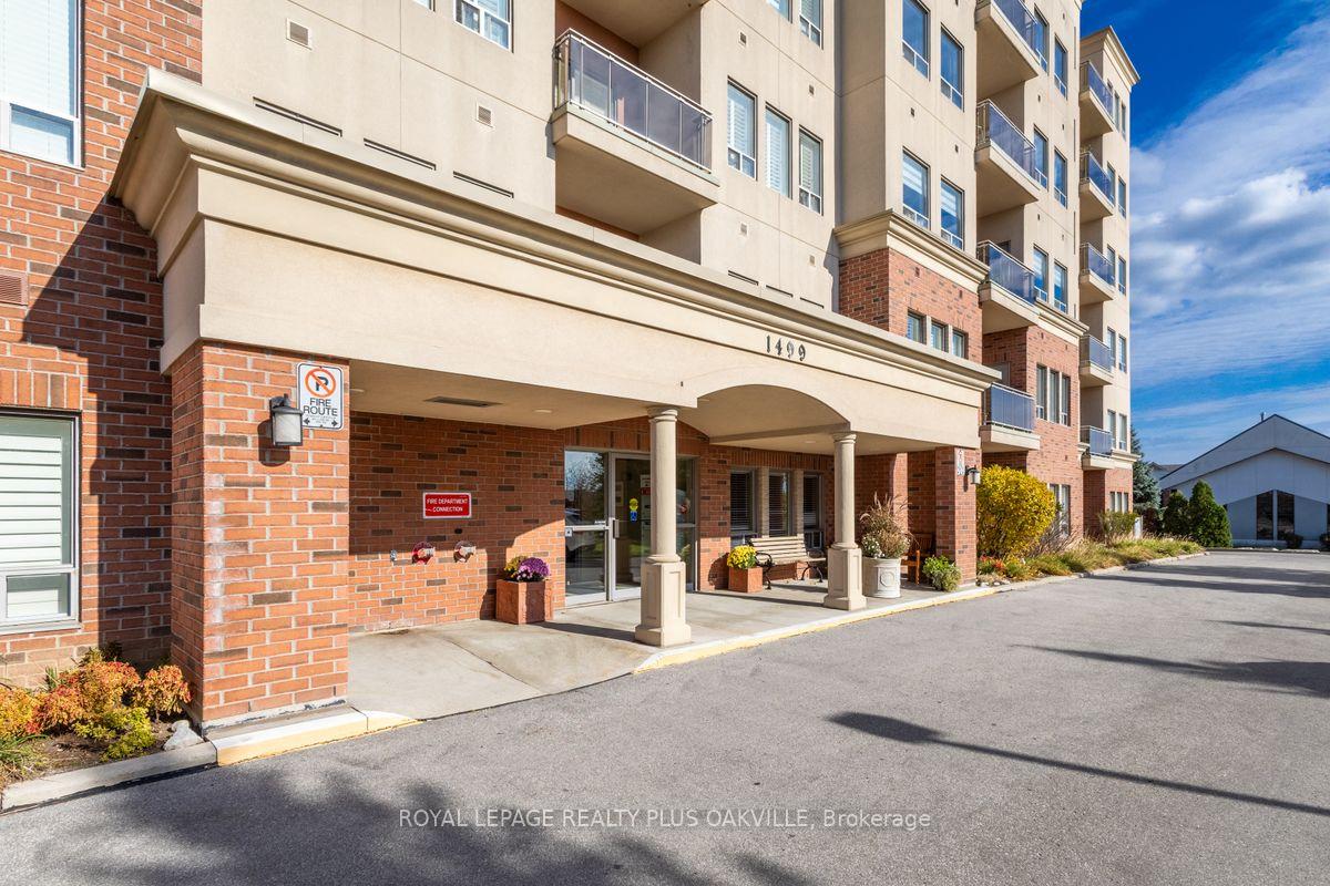 1499-nottinghill-gate-oakville-ontario-w13061228