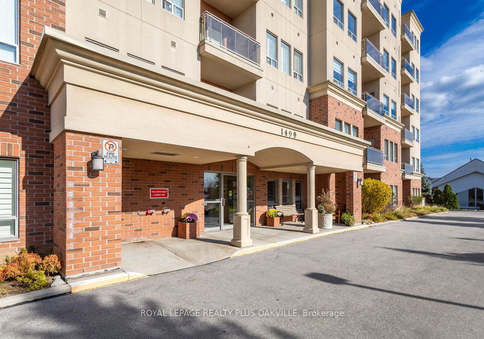 1499-nottinghill-gate-oakville-ontario-w13061228