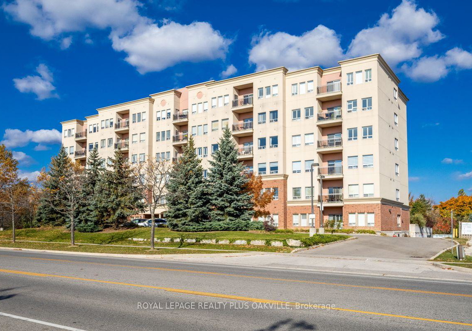 1499-nottinghill-gate-oakville-ontario-w13061228