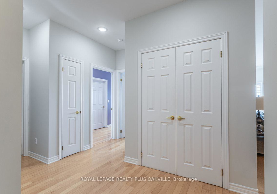1499-nottinghill-gate-oakville-ontario-w13061228