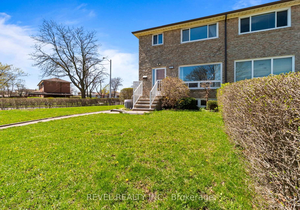 6821-darcel-avenue-mississauga-ontario-w13061930