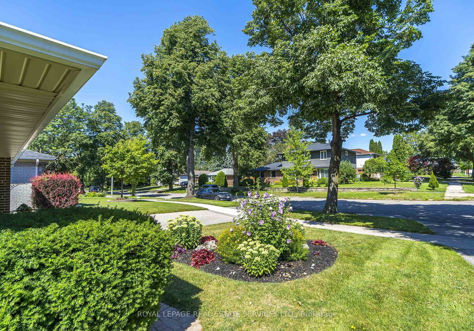 23-birchleaf-crescent-etobicoke-ontario-w13062340