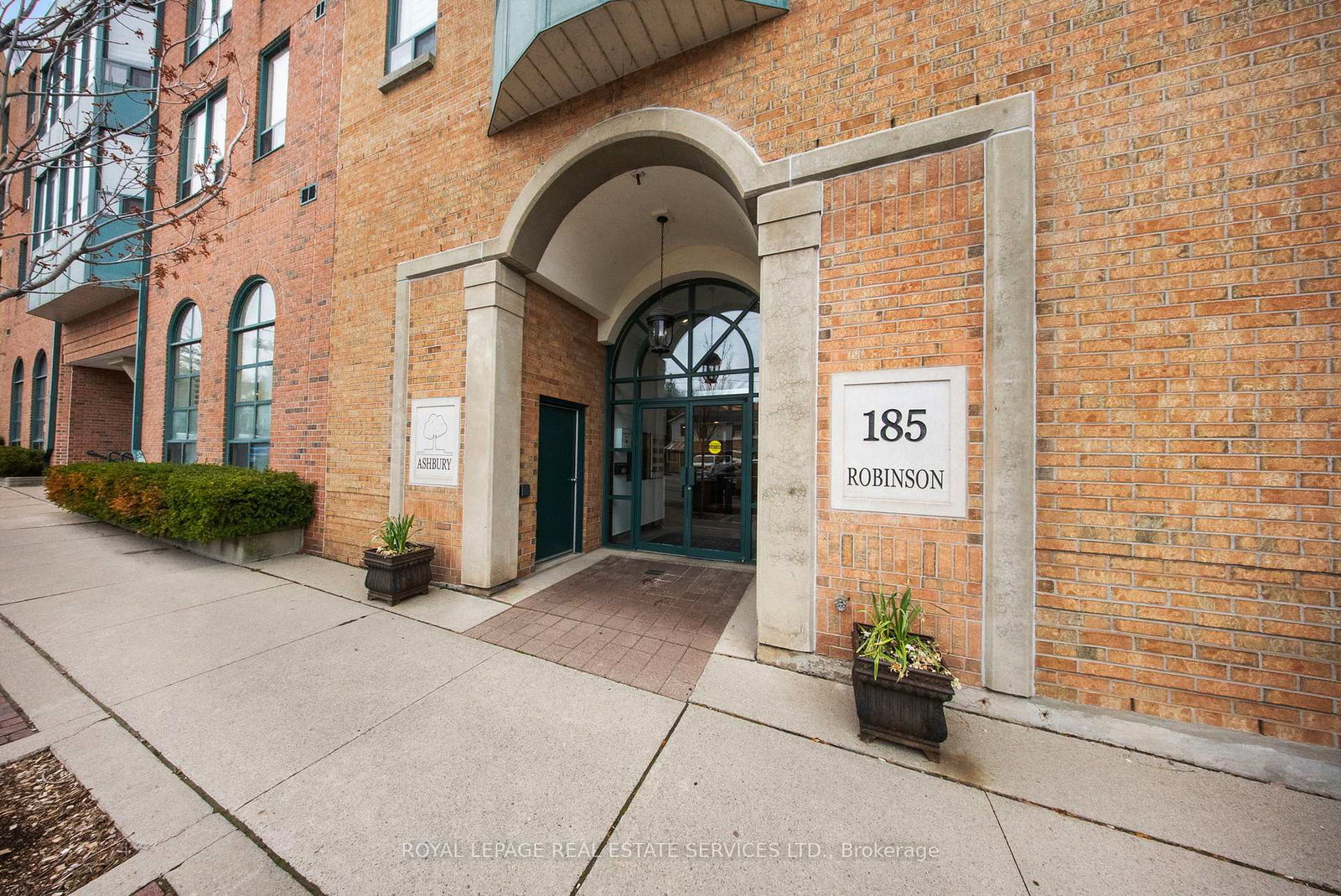 185-robinson-street-oakville-ontario-w13062840
