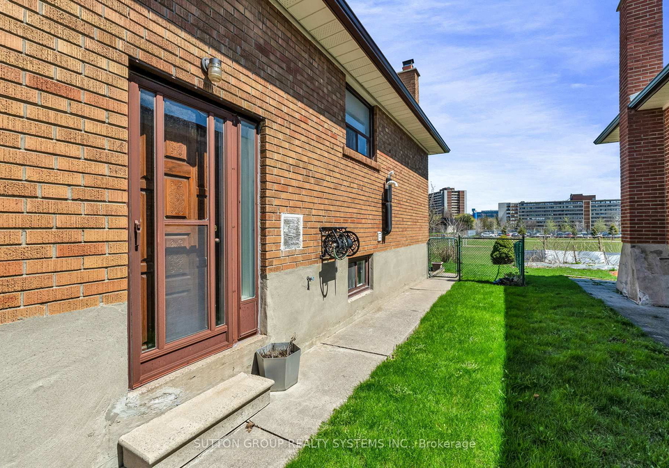 61-bamford-crescent-york-ontario-w13063636