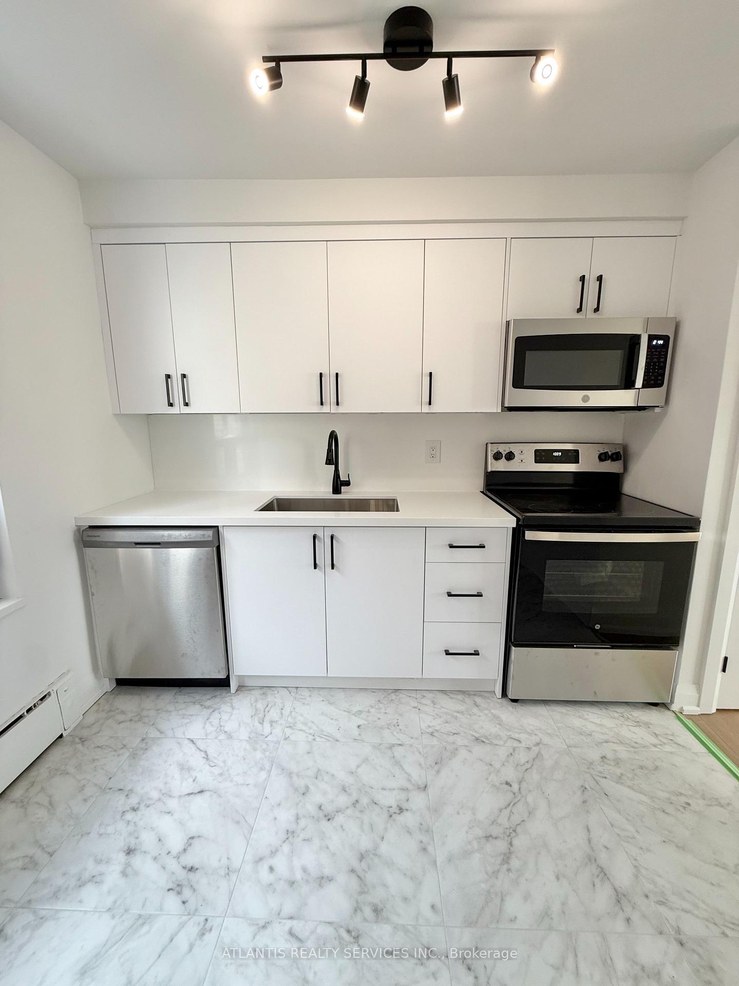 67-lake-shore-drive-etobicoke-ontario-w13063980