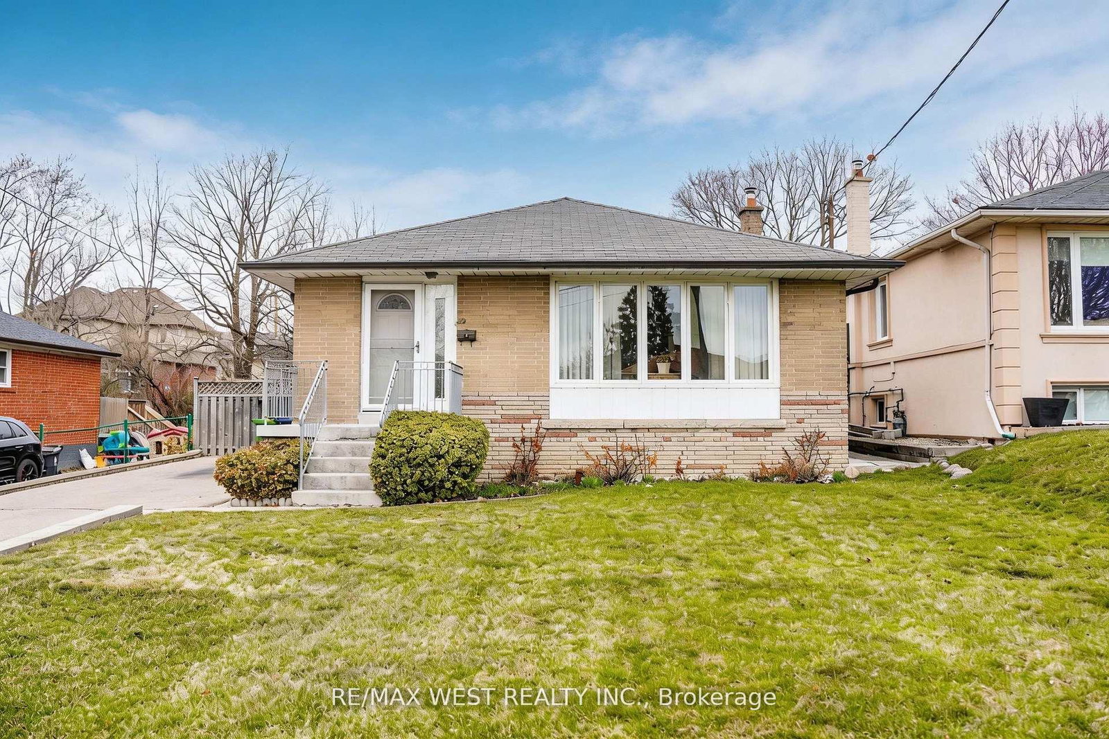 32-deevale-road-york-ontario-w13064382