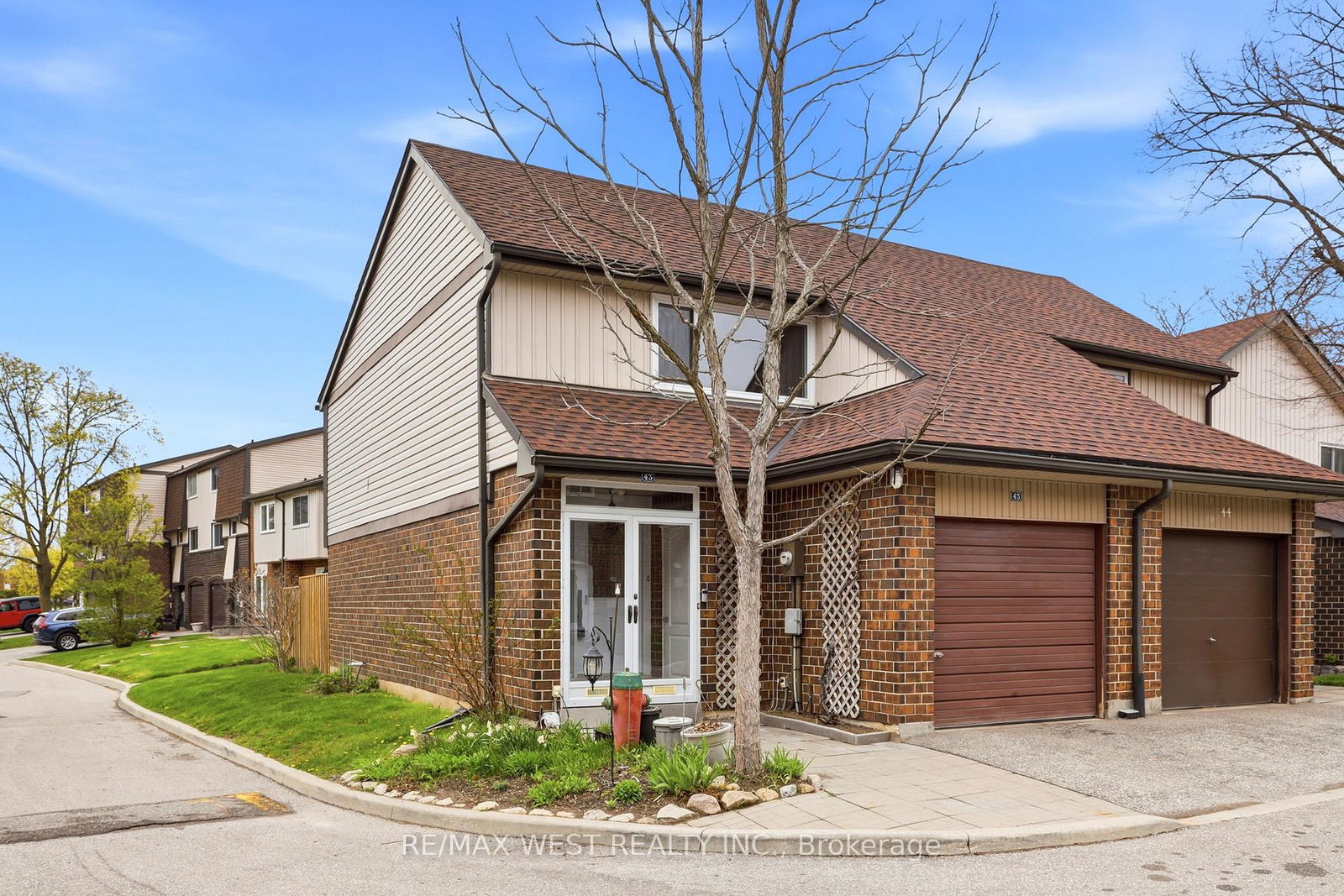 318-laurier-avenue-milton-ontario-w13065302