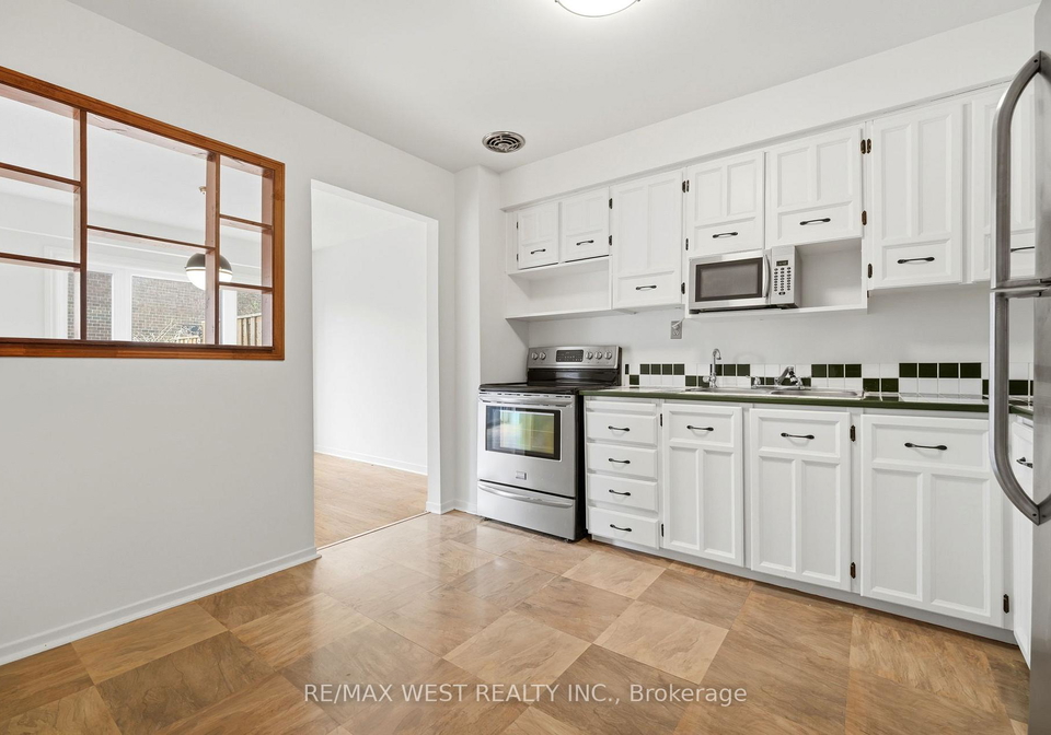 318-laurier-avenue-milton-ontario-w13065302