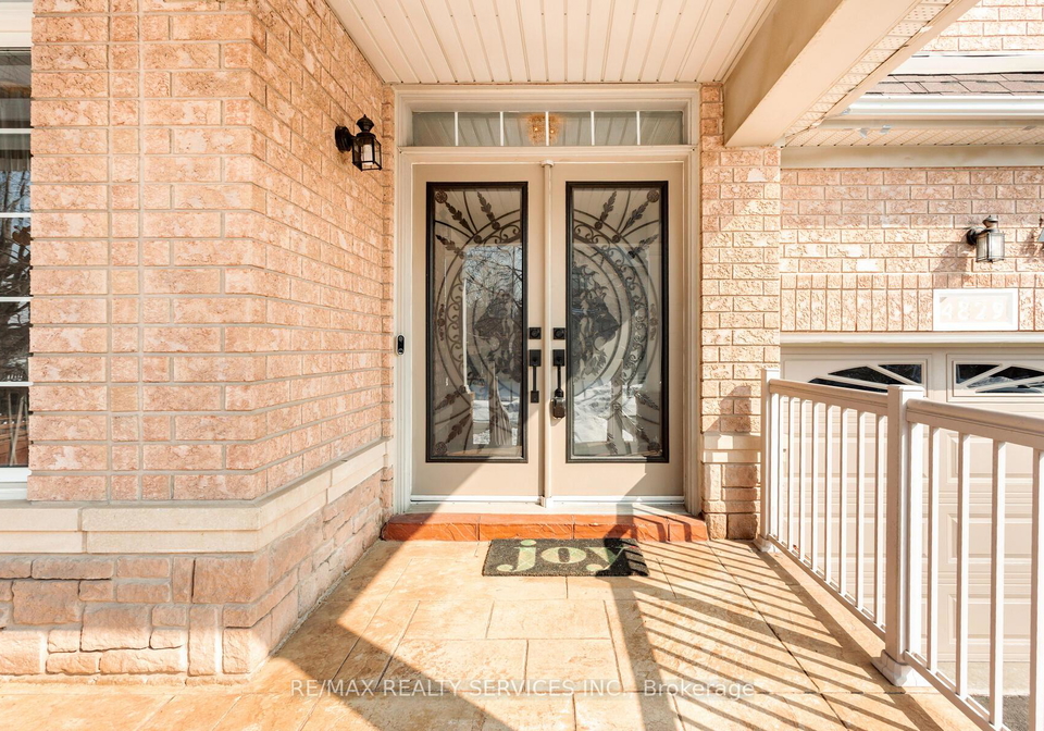 4829-st-martin-mews-mississauga-ontario-w13066120