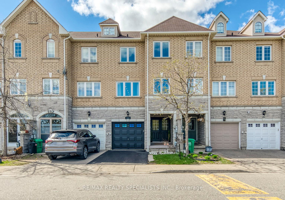 755-candlestick-circle-mississauga-ontario-w13067276