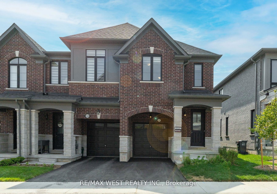 1424-national-common-burlington-ontario-w13067334
