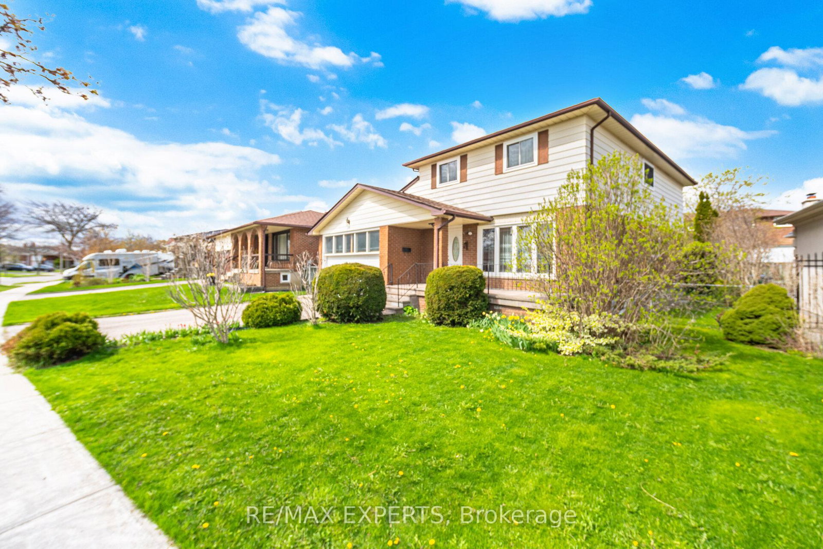 479-louis-drive-mississauga-ontario-w13067964