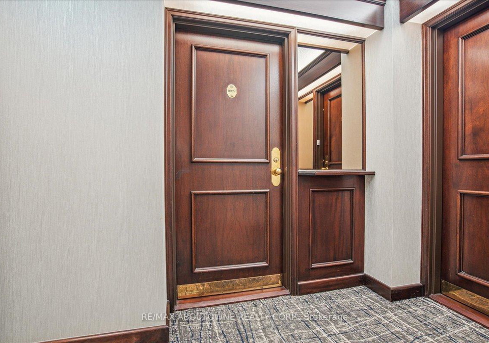 1300-islington-avenue-etobicoke-ontario-w13068002
