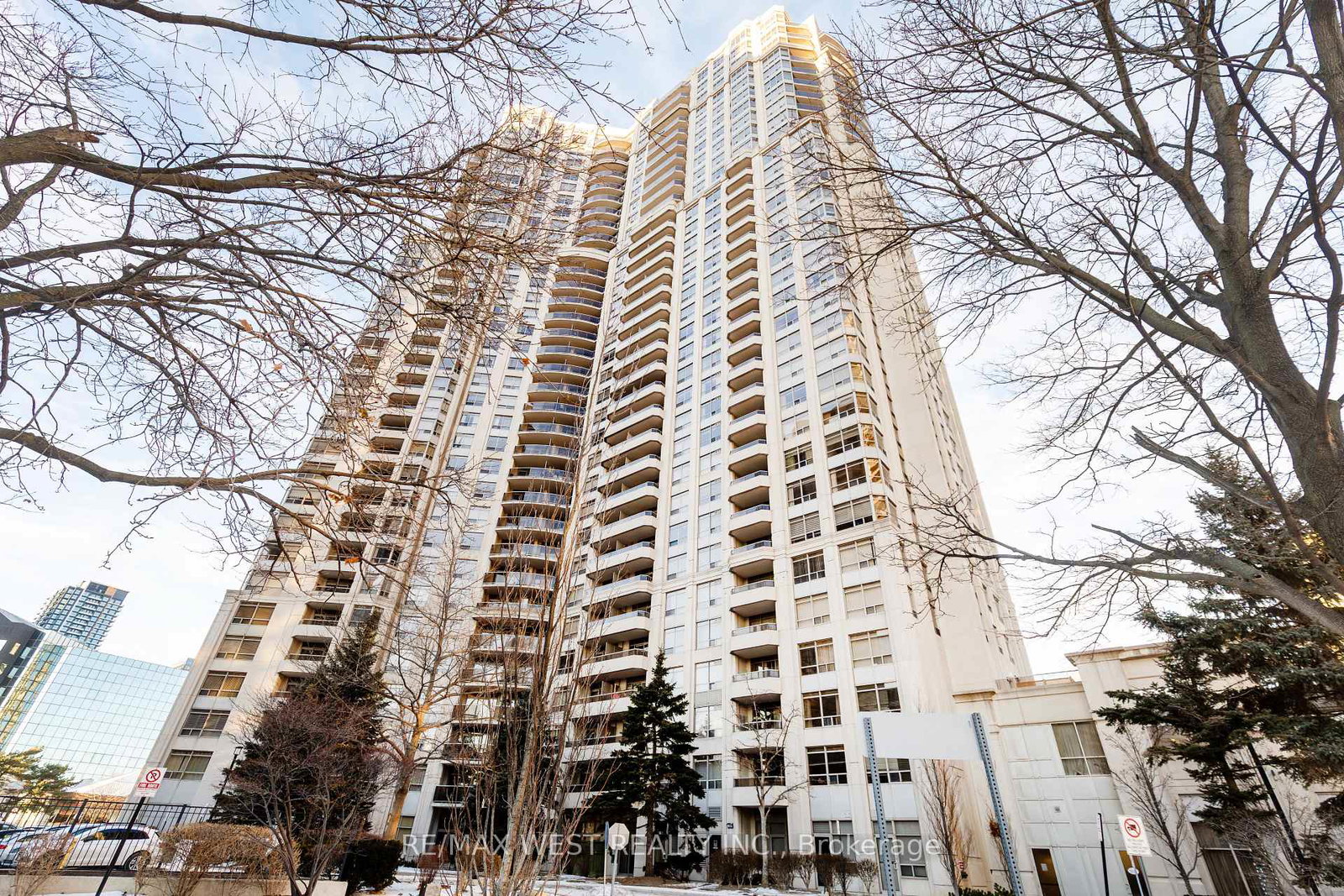 35-kingsbridge-garden-circle-mississauga-ontario-w13068564