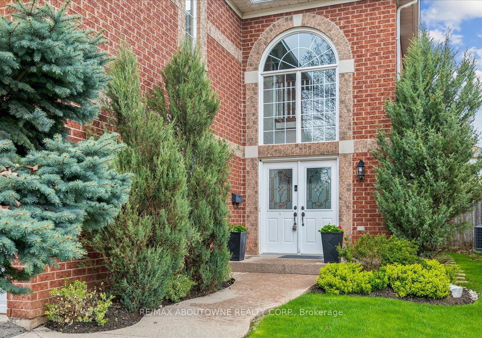 260-wembley-road-oakville-ontario-w13068776