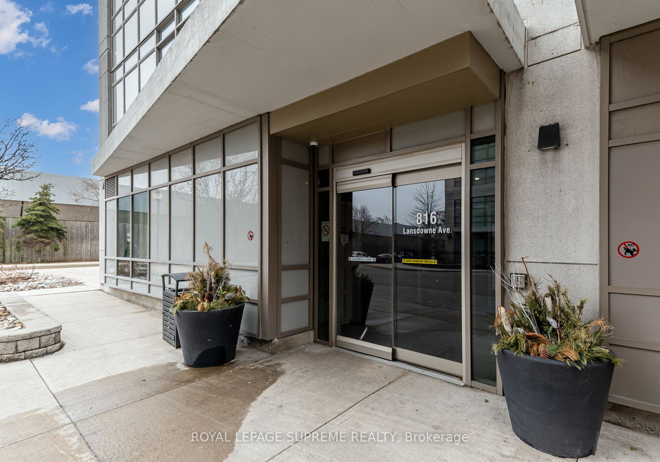 816-lansdowne-avenue-toronto-ontario-w13068838