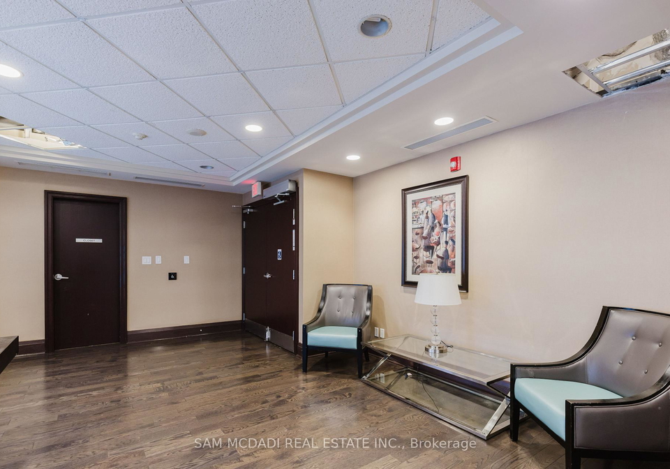 208-enfield-place-mississauga-ontario-w13068844