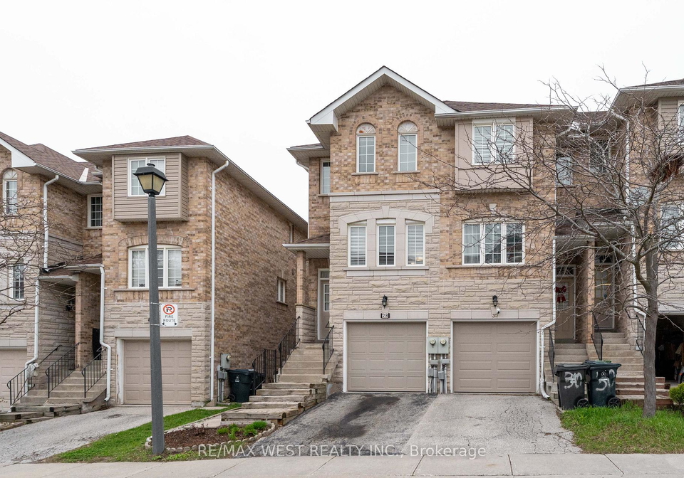 28-shining-star-crescent-north-york-ontario-w13068912
