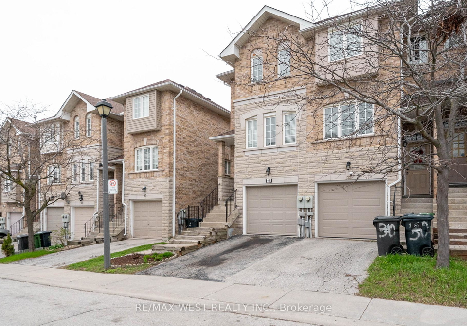 28-shining-star-crescent-north-york-ontario-w13068912
