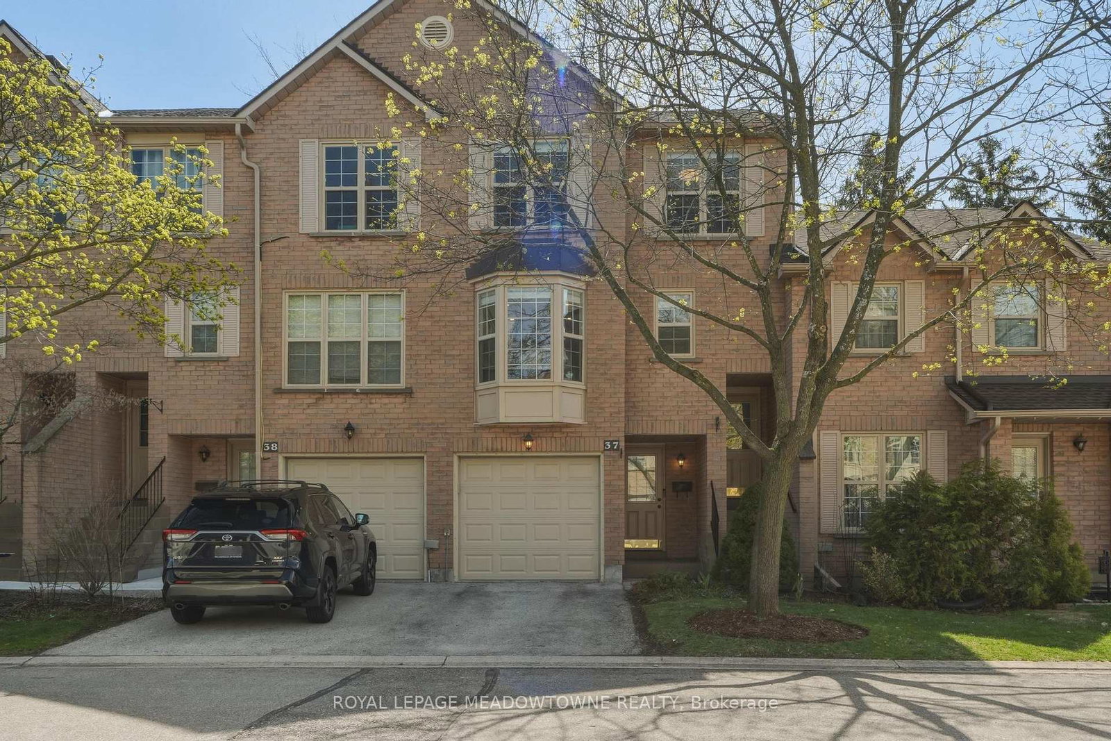 2272-mowat-avenue-oakville-ontario-w13069742