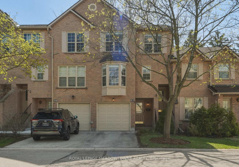 2272-mowat-avenue-oakville-ontario-w13069742
