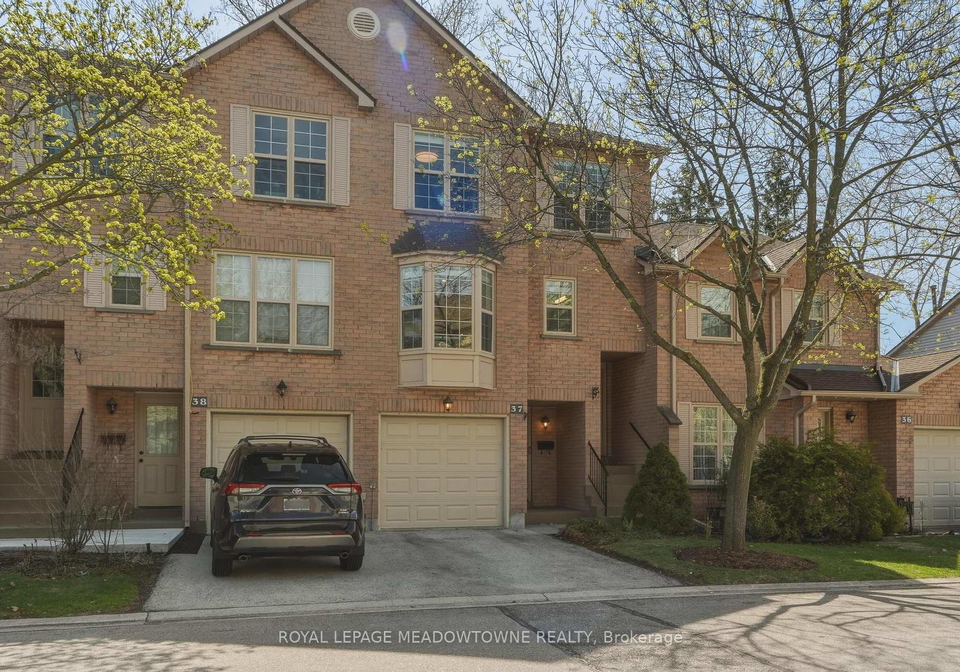2272-mowat-avenue-oakville-ontario-w13069742