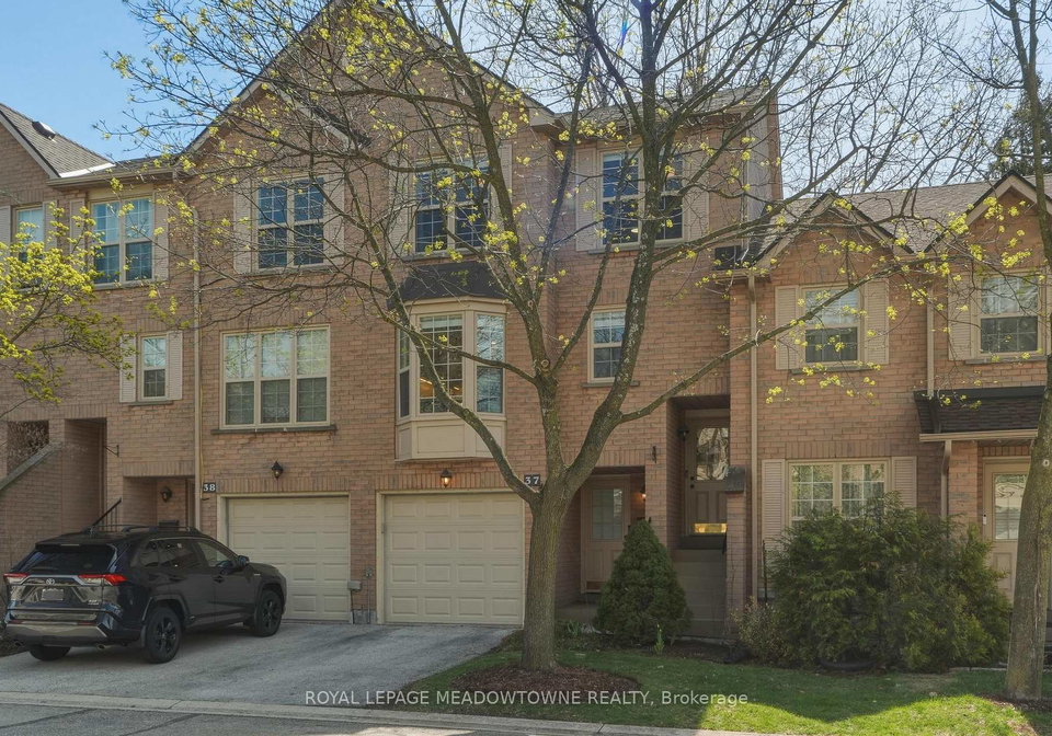 2272-mowat-avenue-oakville-ontario-w13069742