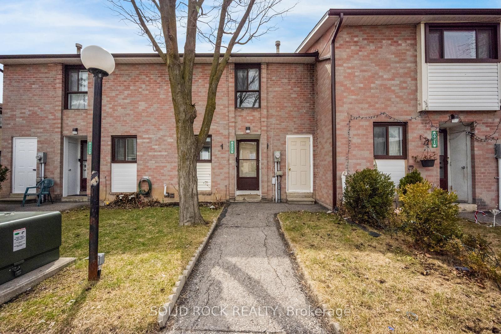 fleetwood-crescent-brampton-ontario-w13069804